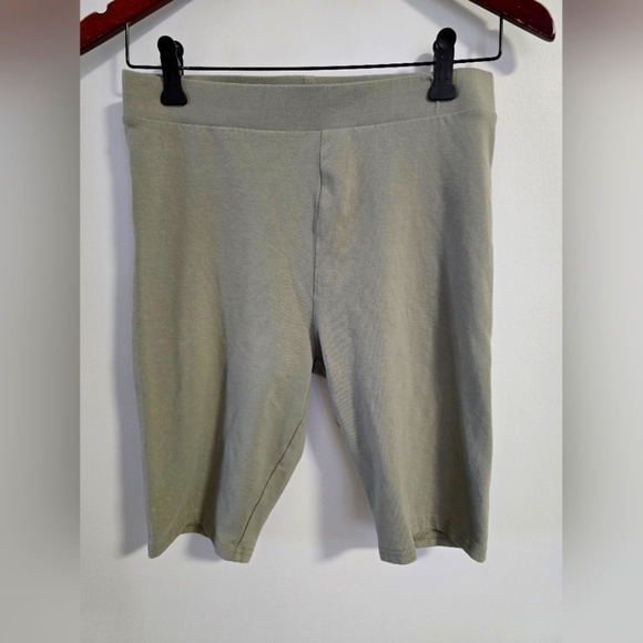 H&M Divided Cotton Bike Shorts Green Moss Size M - Picture 1 of 3